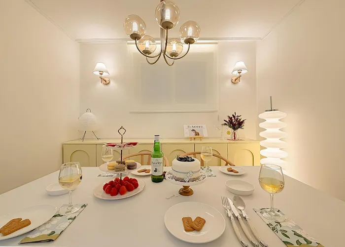 Apartment Yeoksam, Gangnam Plastic Surgery, Coex, Garosu-gil, Gangnam Wedding, Hongdae 30 Minutes, Airport Bus