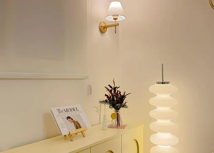 Yeoksam, Gangnam Plastic Surgery, Coex, Garosu-gil, Gangnam Wedding, Hongdae 30 Minutes, Airport Bus Apartment