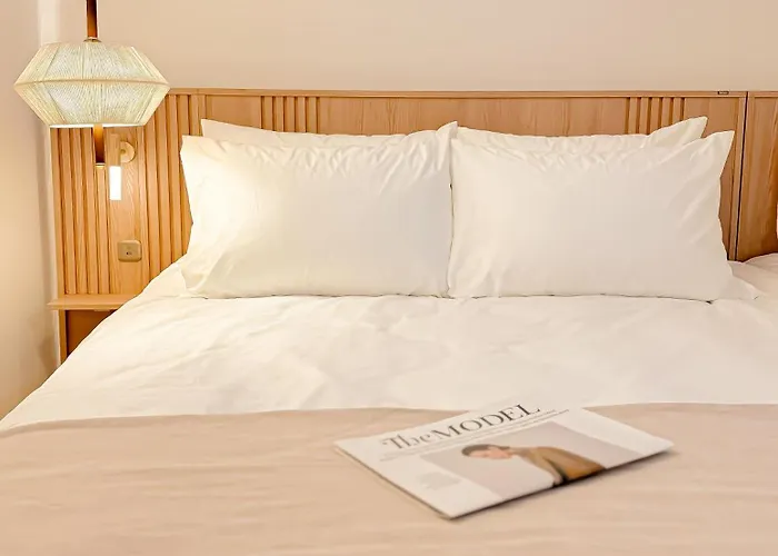 Yeoksam, Gangnam Plastic Surgery, Coex, Garosu-gil, Gangnam Wedding, Hongdae 30 Minutes, Airport Bus Apartment
