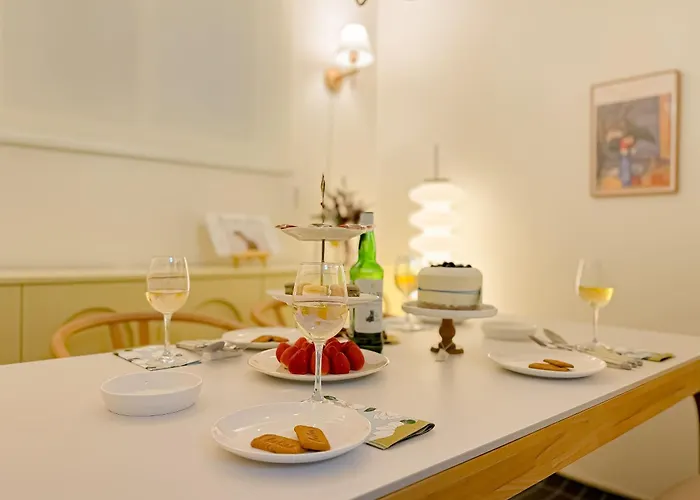 Apartment Yeoksam, Gangnam Plastic Surgery, Coex, Garosu-gil, Gangnam Wedding, Hongdae 30 Minutes, Airport Bus Seoul