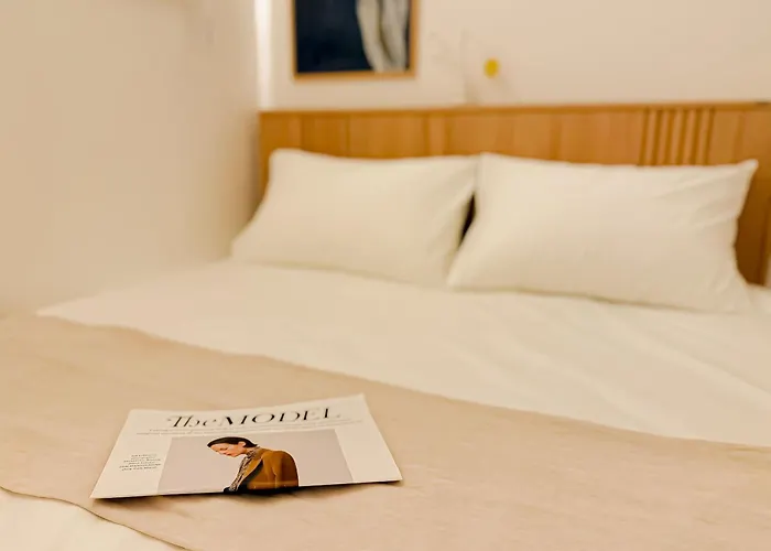 Apartment Yeoksam, Gangnam Plastic Surgery, Coex, Garosu-gil, Gangnam Wedding, Hongdae 30 Minutes, Airport Bus