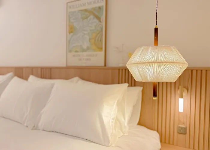 Apartment Yeoksam, Gangnam Plastic Surgery, Coex, Garosu-gil, Gangnam Wedding, Hongdae 30 Minutes, Airport Bus
