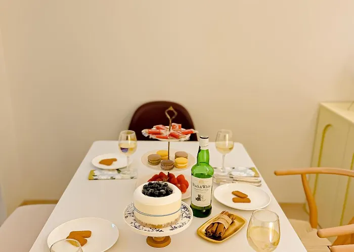 Apartment Yeoksam, Gangnam Plastic Surgery, Coex, Garosu-gil, Gangnam Wedding, Hongdae 30 Minutes, Airport Bus