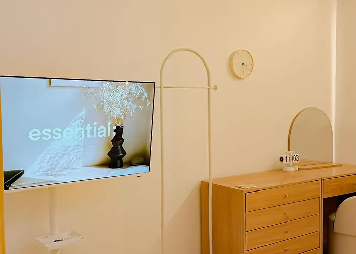 Yeoksam, Gangnam Plastic Surgery, Coex, Garosu-gil, Gangnam Wedding, Hongdae 30 Minutes, Airport Bus Apartment *