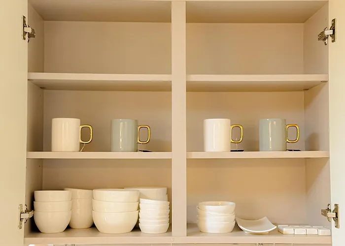 Apartment Yeoksam, Gangnam Plastic Surgery, Coex, Garosu-gil, Gangnam Wedding, Hongdae 30 Minutes, Airport Bus *