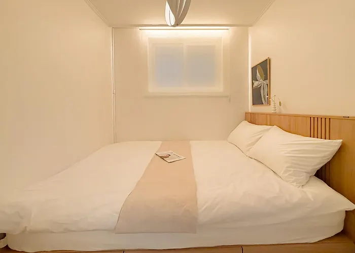 Apartment Yeoksam, Gangnam Plastic Surgery, Coex, Garosu-gil, Gangnam Wedding, Hongdae 30 Minutes, Airport Bus Seoul