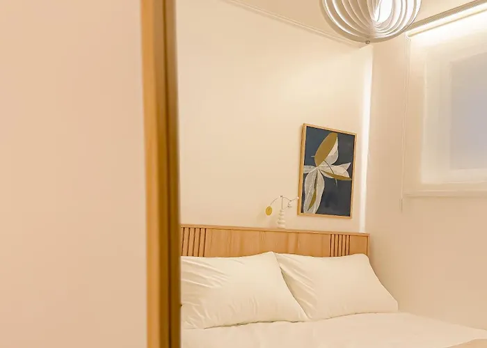 Apartment Yeoksam, Gangnam Plastic Surgery, Coex, Garosu-gil, Gangnam Wedding, Hongdae 30 Minutes, Airport Bus Seoul