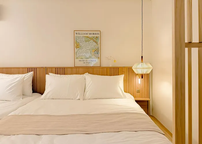 Yeoksam, Gangnam Plastic Surgery, Coex, Garosu-gil, Gangnam Wedding, Hongdae 30 Minutes, Airport Bus Apartment