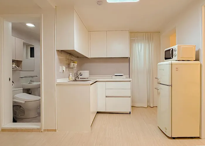Yeoksam, Gangnam Plastic Surgery, Coex, Garosu-gil, Gangnam Wedding, Hongdae 30 Minutes, Airport Bus Apartment