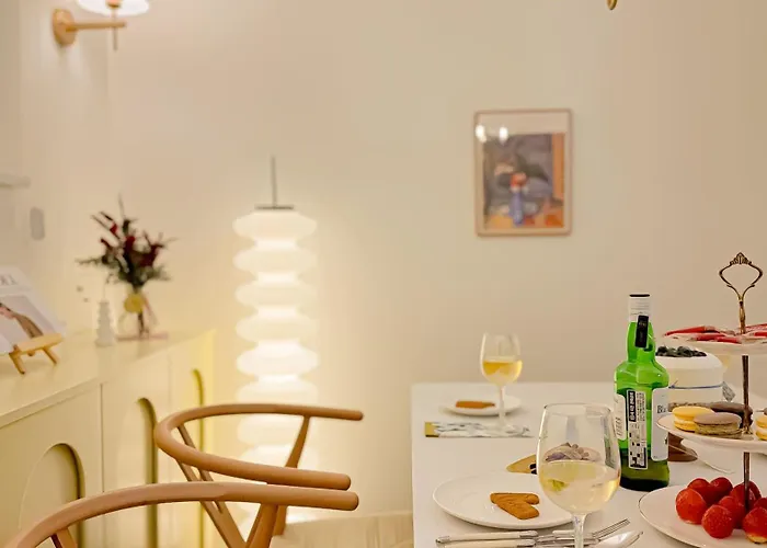 Apartment Yeoksam, Gangnam Plastic Surgery, Coex, Garosu-gil, Gangnam Wedding, Hongdae 30 Minutes, Airport Bus