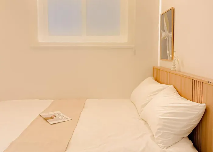 Apartment Yeoksam, Gangnam Plastic Surgery, Coex, Garosu-gil, Gangnam Wedding, Hongdae 30 Minutes, Airport Bus Seoul