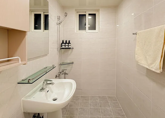 Yeoksam, Gangnam Plastic Surgery, Coex, Garosu-gil, Gangnam Wedding, Hongdae 30 Minutes, Airport Bus Apartment Seoul