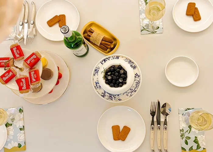 Apartment Yeoksam, Gangnam Plastic Surgery, Coex, Garosu-gil, Gangnam Wedding, Hongdae 30 Minutes, Airport Bus *
