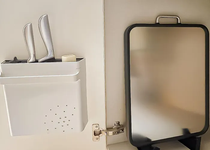 Yeoksam, Gangnam Plastic Surgery, Coex, Garosu-gil, Gangnam Wedding, Hongdae 30 Minutes, Airport Bus Apartment *
