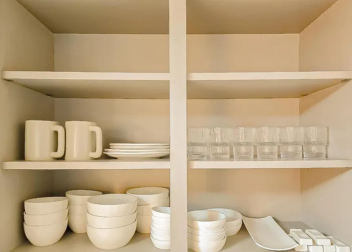 Apartment Yeoksam, Gangnam Plastic Surgery, Coex, Garosu-gil, Gangnam Wedding, Hongdae 30 Minutes, Airport Bus *