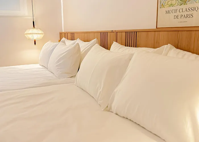 Yeoksam, Gangnam Plastic Surgery, Coex, Garosu-gil, Gangnam Wedding, Hongdae 30 Minutes, Airport Bus Apartment Seoul